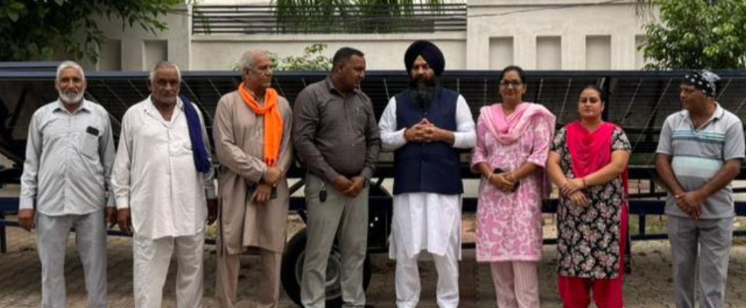 Vice Chairman Raudi presented solar power trolleys to the Panchayats of villages Mazara Degree and Mehtapur.
